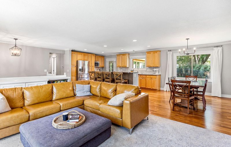 8019 Dakota Ave, Chanhassen, MN 55317