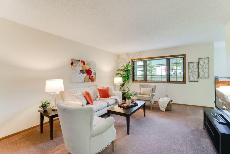800 98th Ave NW #102, Coon Rapids, MN 55433