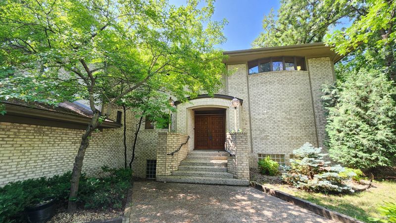 9705 Oak Ridge Trl, Minnetonka, MN 55305