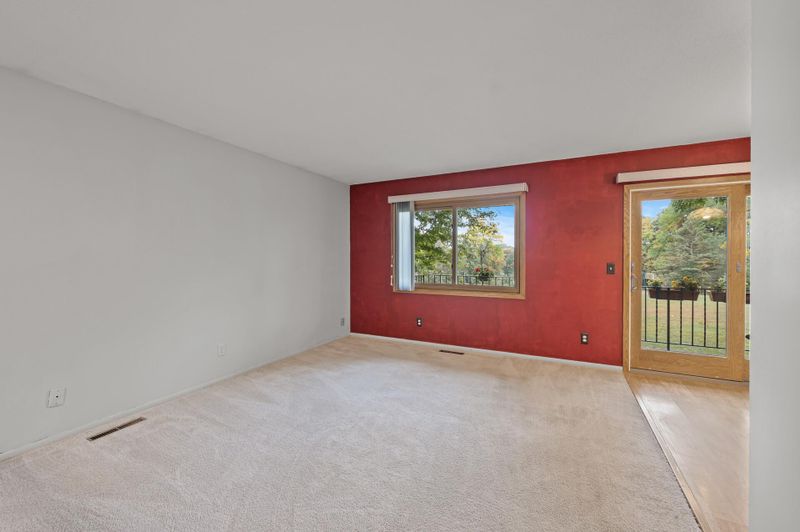 1304 Kolstad Ln, Eagan, MN 55123