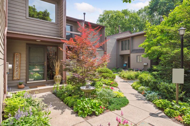 223 7th St SE, Minneapolis, MN 55414