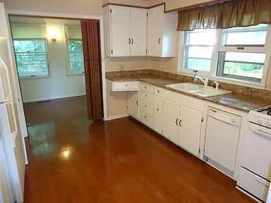 21165 Forest Dr, Excelsior, MN 55331