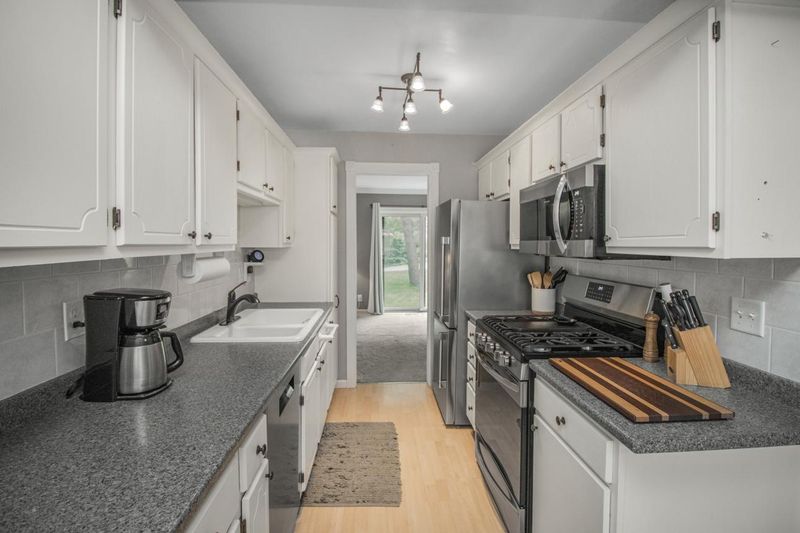 13441 Heather Hills Dr, Burnsville, MN 55337