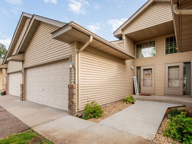 9226 Orchard Cir E, Monticello, MN 55362