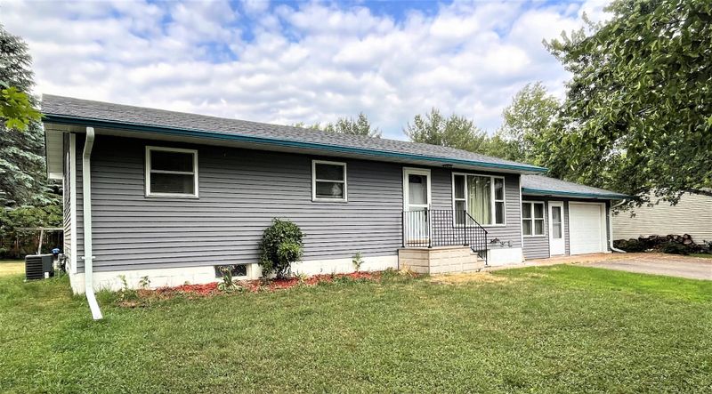 838 Central Dr W, Braham, MN 55006