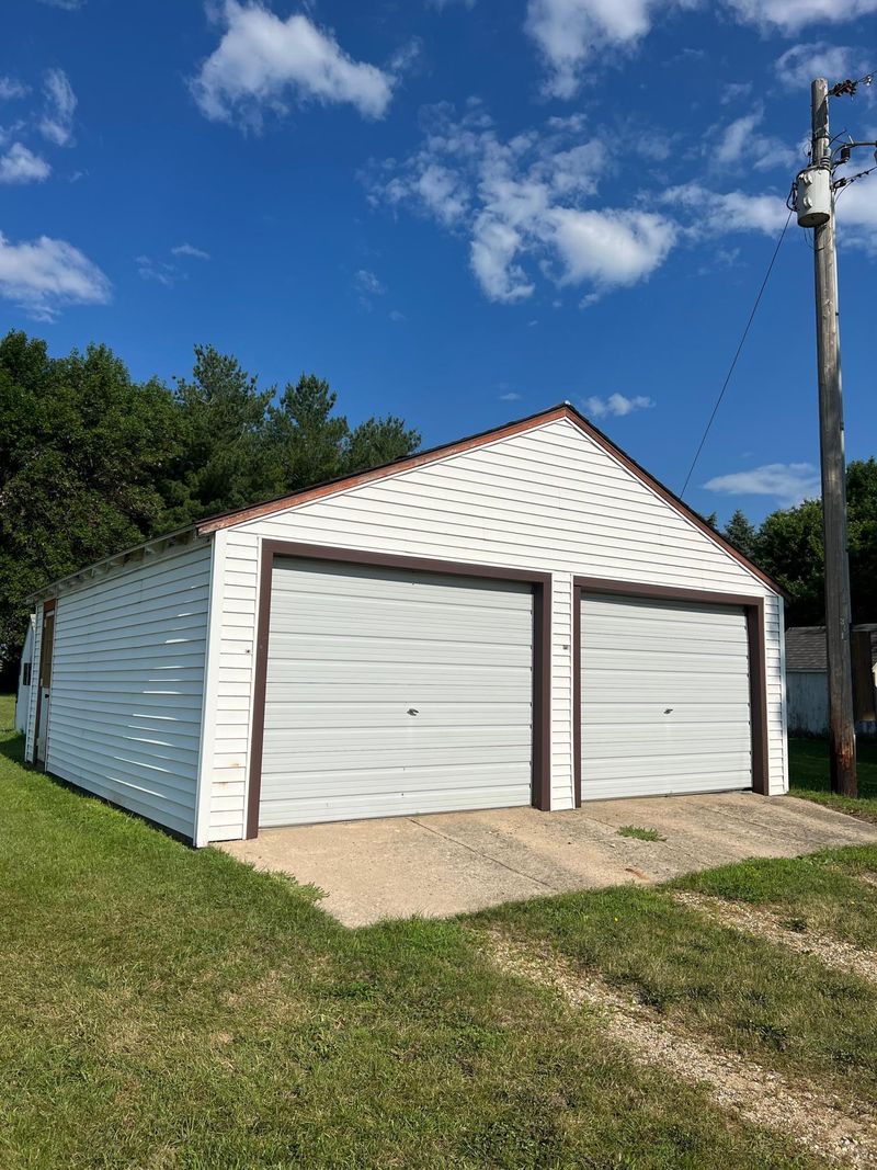 14098 Jade Ave, Lamberton, MN 56152