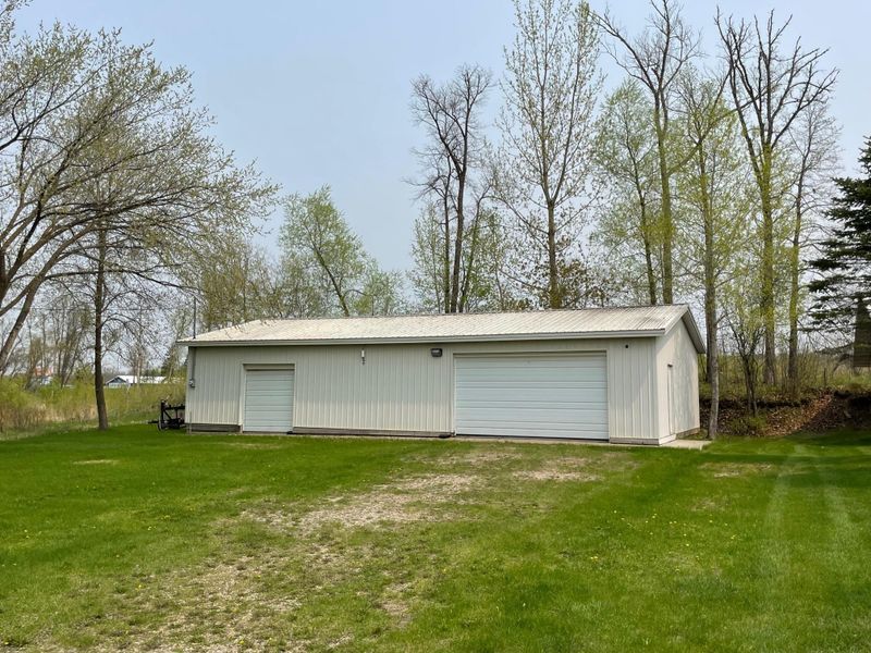 1751 E Shore Dr, Detroit Lakes, MN 56501