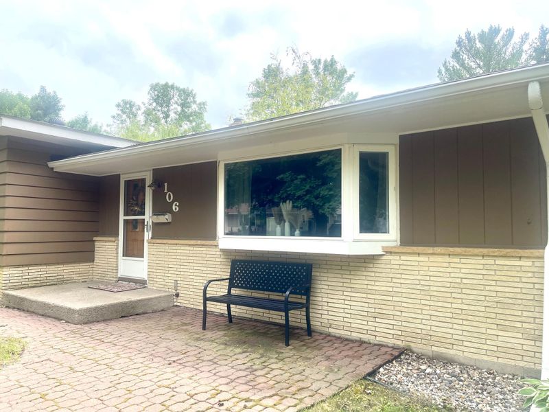 106 10th Ave NE, Hutchinson, MN 55350