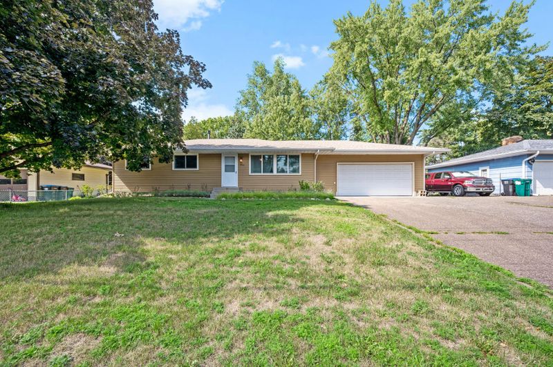 759 County Road C W, Roseville, MN 55113