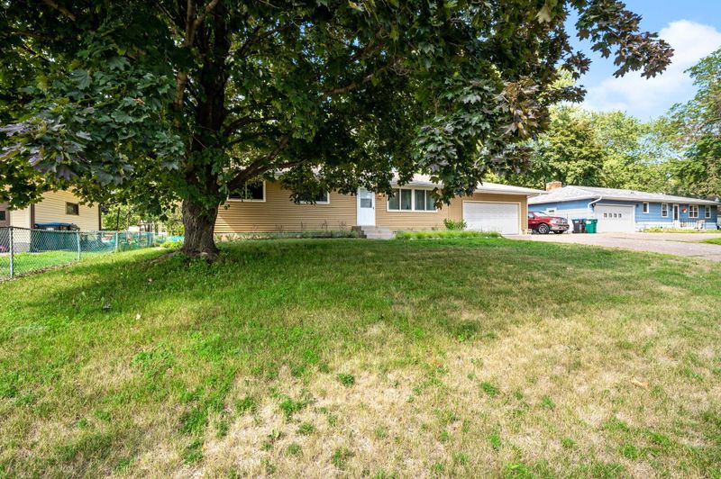 759 County Road C W, Roseville, MN 55113