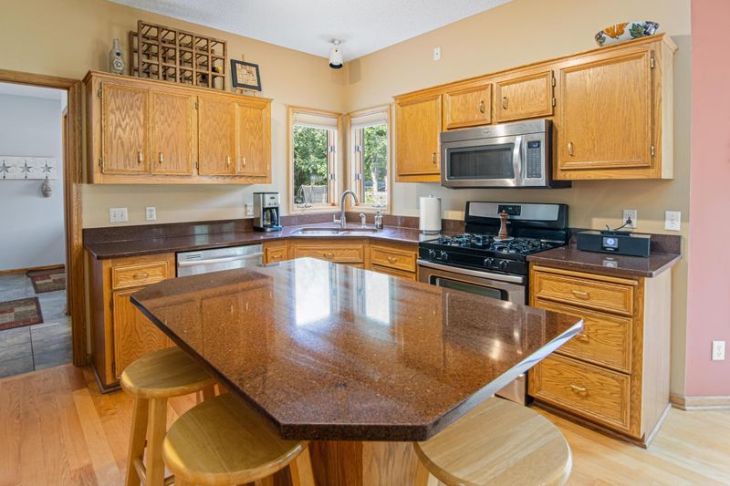 12775 N Shannon Dr, Shakopee, MN 55379