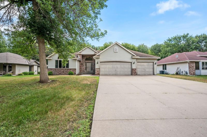 1626 Park Ave, White Bear Twp, MN 55110