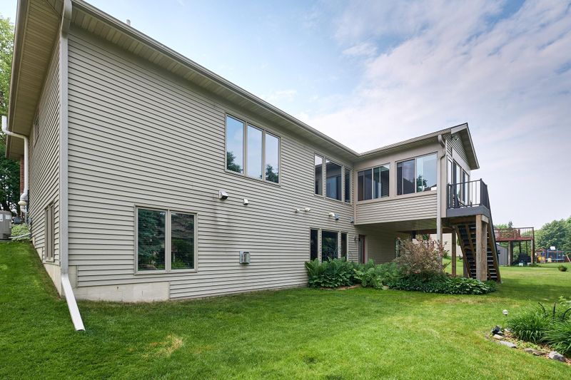 2215 Rocky Creek Dr NE, Rochester, MN 55906