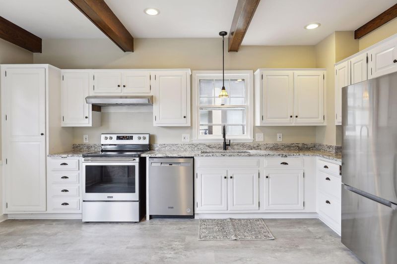 1152 Orange Ave E, Saint Paul, MN 55106