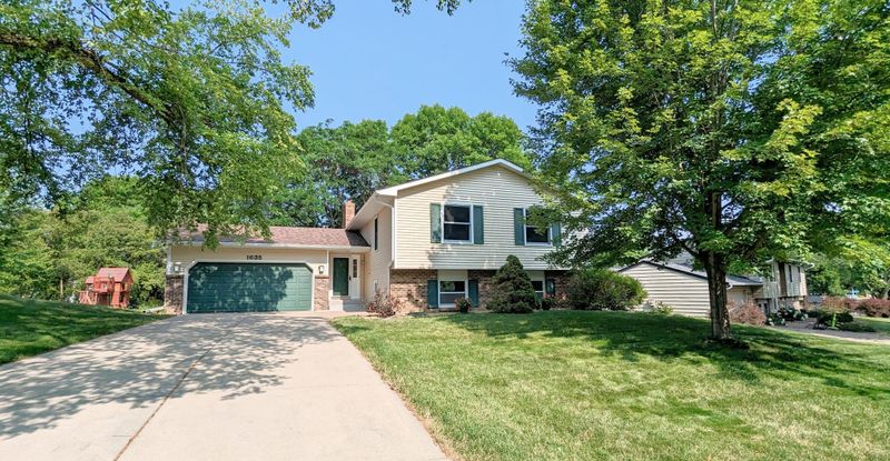 1635 Chatham Ave, Arden Hills, MN 55112