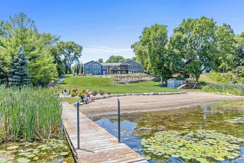 9355 Pierson Lake Dr, Chaska, MN 55318