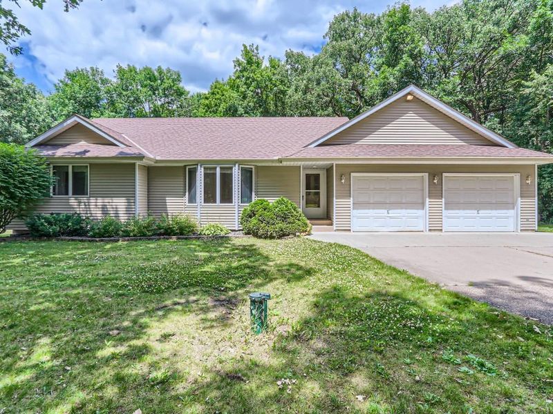 6350 Forest Glen Dr, Carver, MN 55315