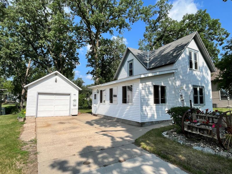 231 Pine St N, Sauk Centre, MN 56378