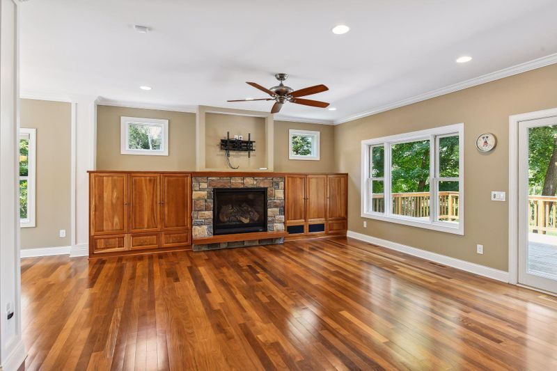 16406 Pine St, Minnetonka, MN 55345