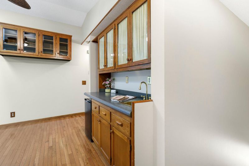 1049 Pond View Ct, Vadnais Heights, MN 55127