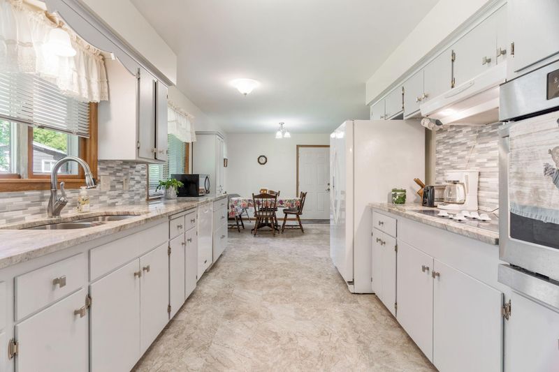3065 Glenden Ter, Golden Valley, MN 55422
