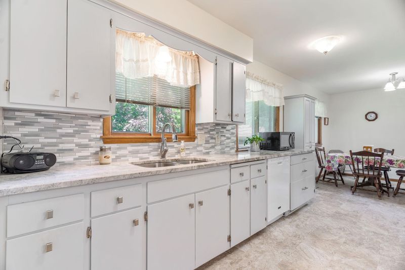 3065 Glenden Ter, Golden Valley, MN 55422