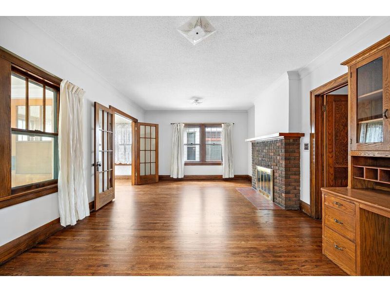 2387 Bayless Pl, Saint Paul, MN 55114