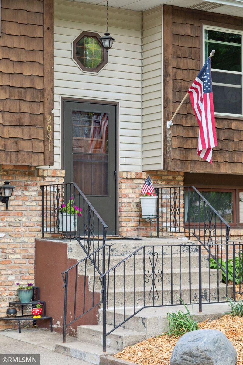2091 Burke Ave E, North Saint Paul, MN 55109