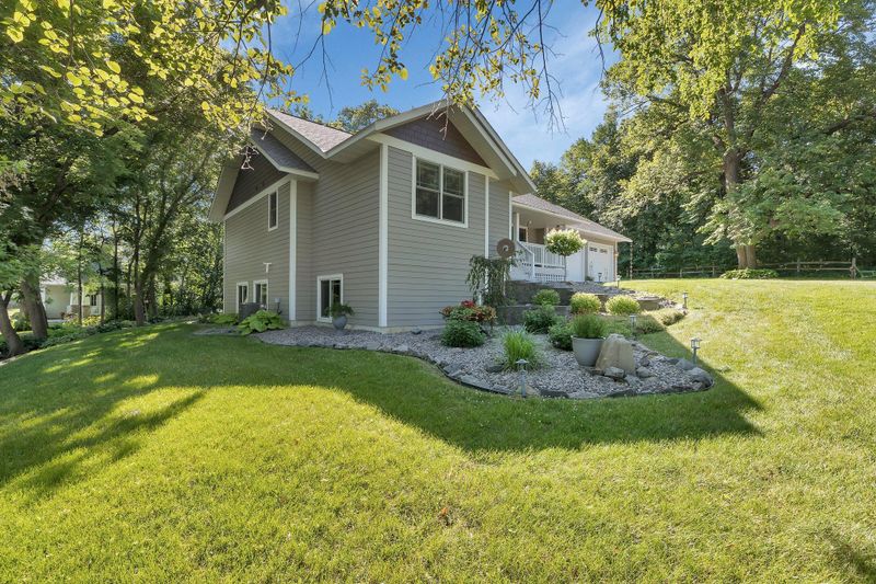 7011 S Elkhorn Dr, Spicer, MN 56288