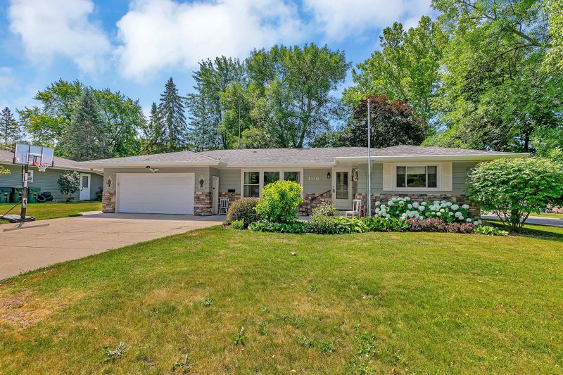 106 11th Ave NE, Hutchinson, MN 55350