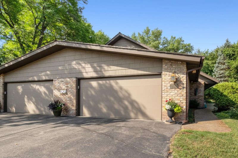 17913 Brigham Trl, Wayzata, MN 55391