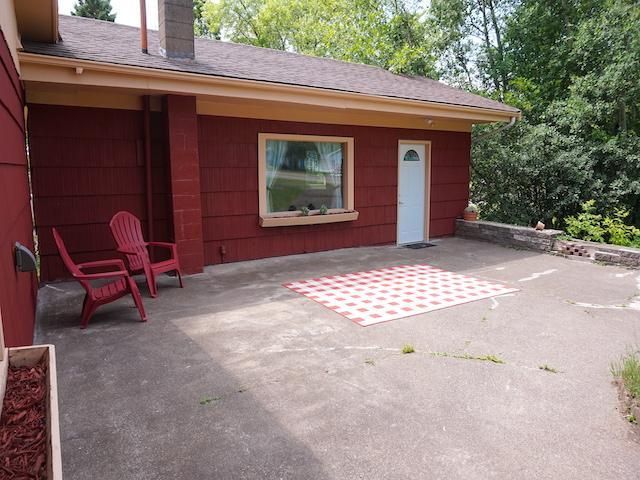 2448 Hutchinson Rd, Duluth, MN 55811
