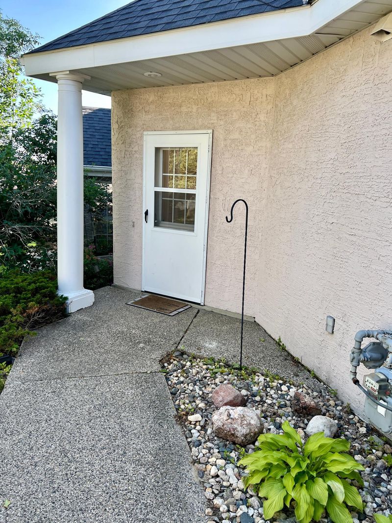 2207 10th Ave SE, Willmar, MN 56201
