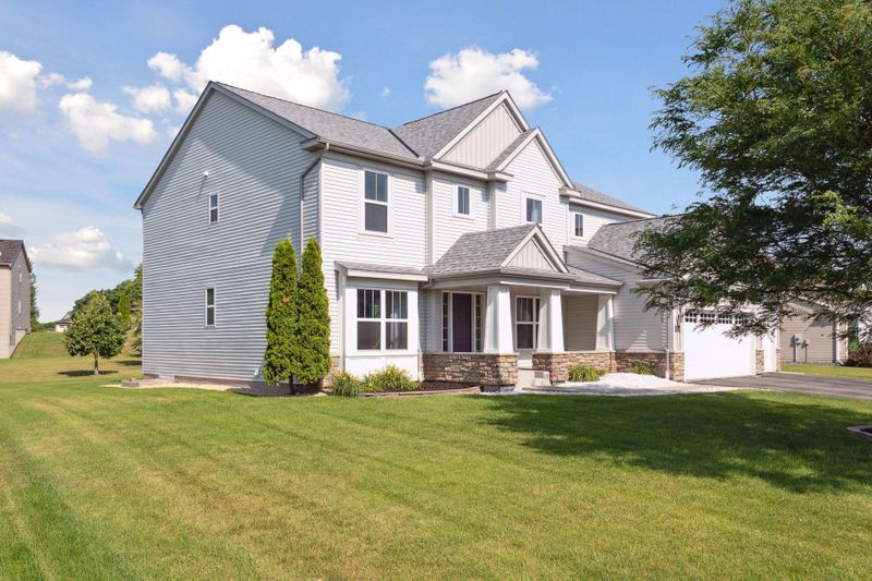 3830 Whitetail Dr, Shakopee, MN 55379