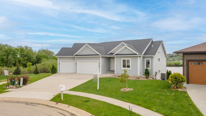 2912 Lake Vista Dr NW, Rochester, MN 55901