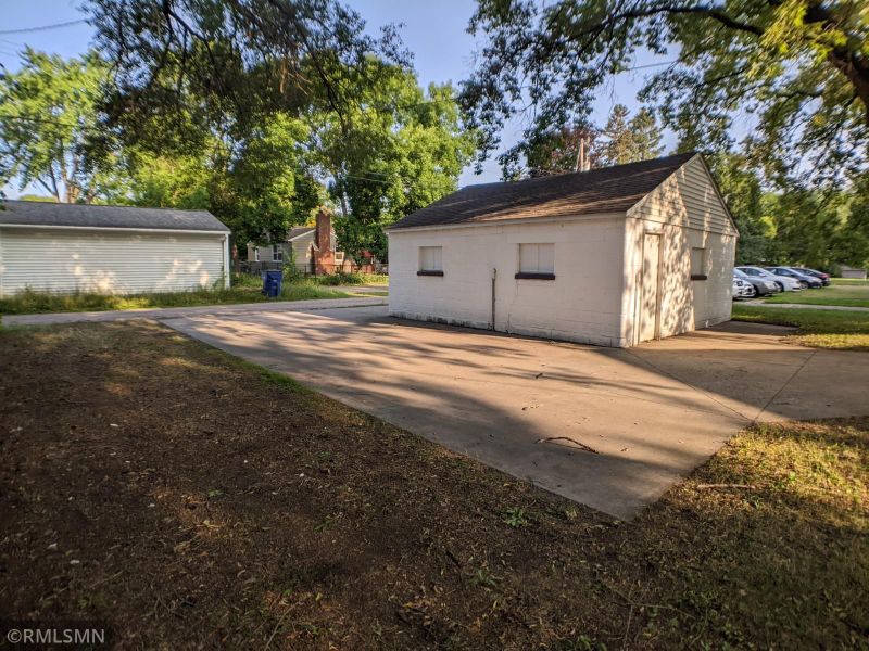 915 Kilian Blvd SE, Saint Cloud, MN 56304