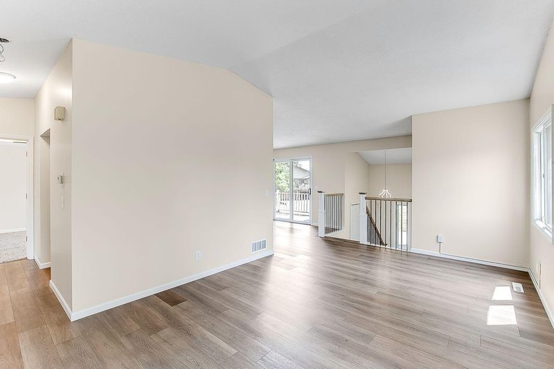 14660 Southampton Dr, Burnsville, MN 55306