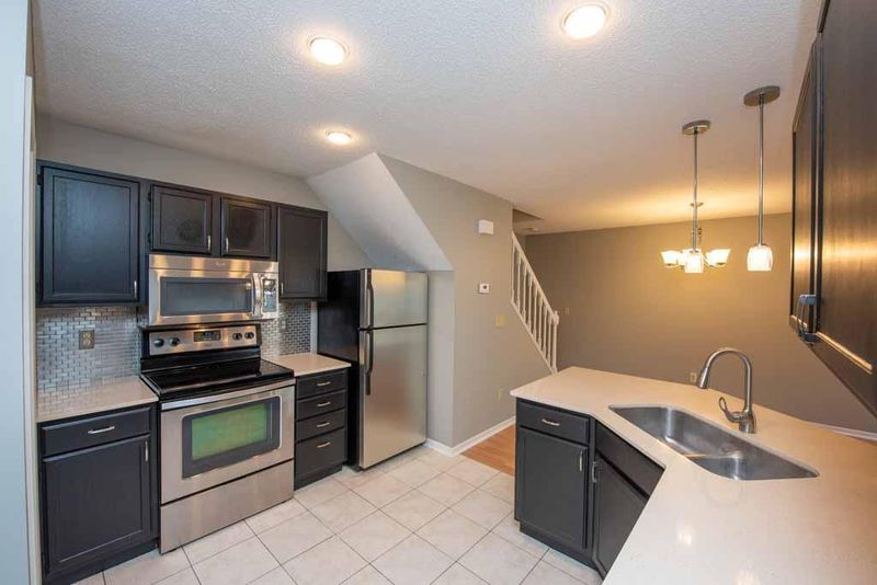 1850 Donegal Dr #5, Woodbury, MN 55125