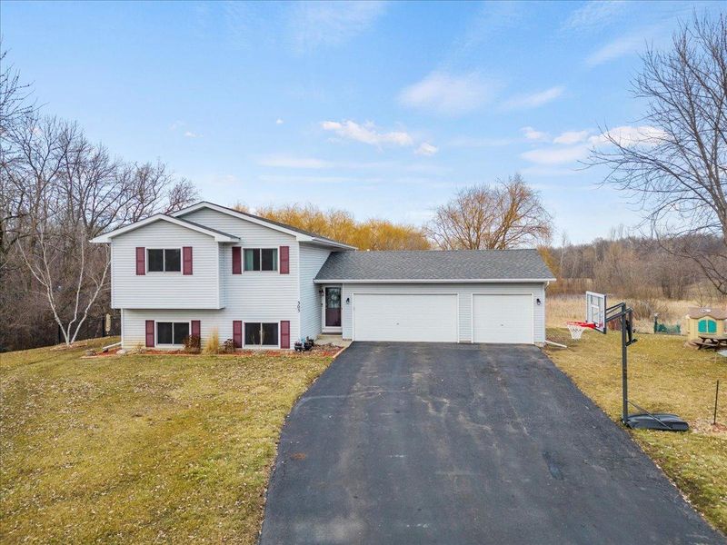 305 Hogan Cir, Montrose, MN 55363