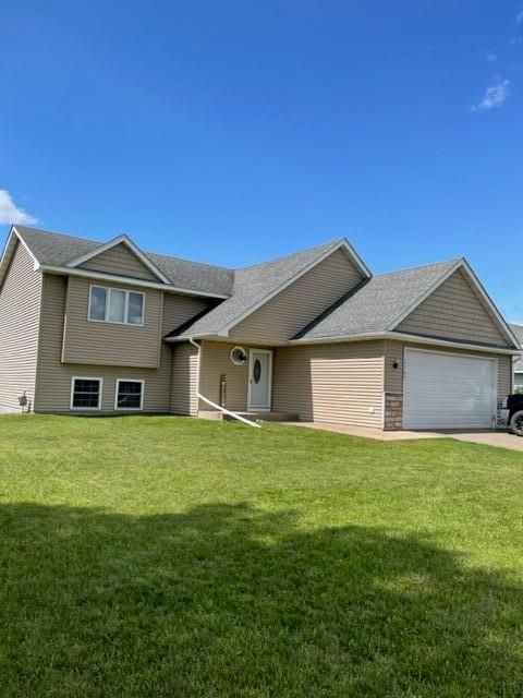 1103 Pond View Dr, Braham, MN 55006