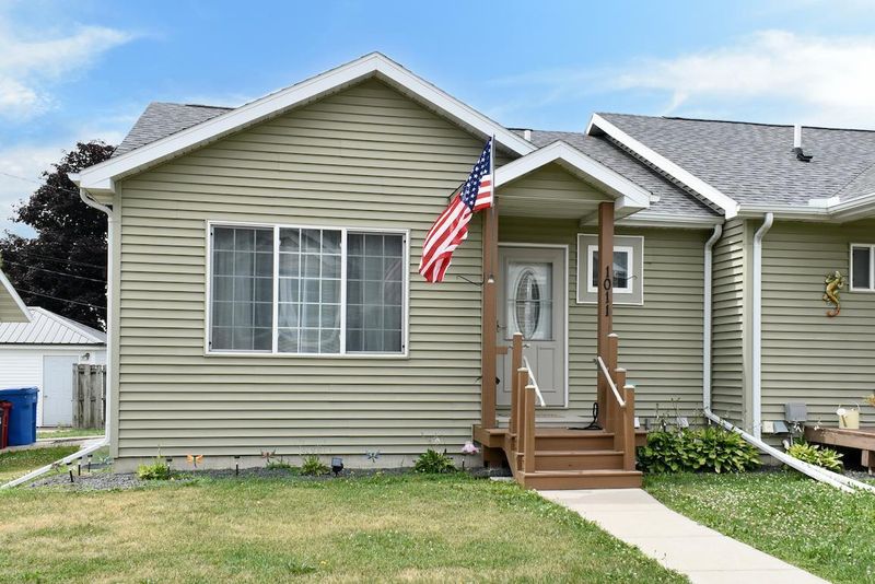 1011 E 4th St, Winona, MN 55987