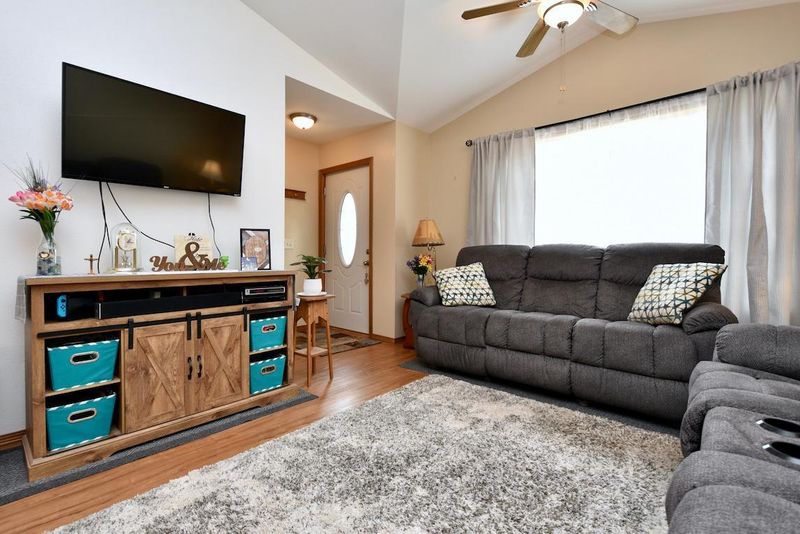 1011 E 4th St, Winona, MN 55987