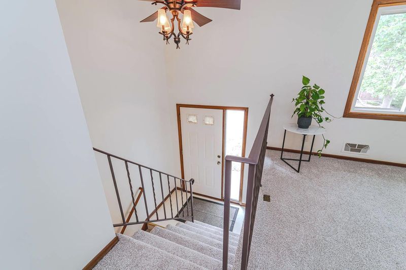 4652 Ridge Cliff Dr, Eagan, MN 55122