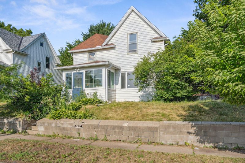 1043 Kent St, Saint Paul, MN 55117