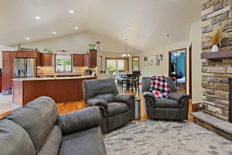 912 8th Ave N, Princeton, MN 55371