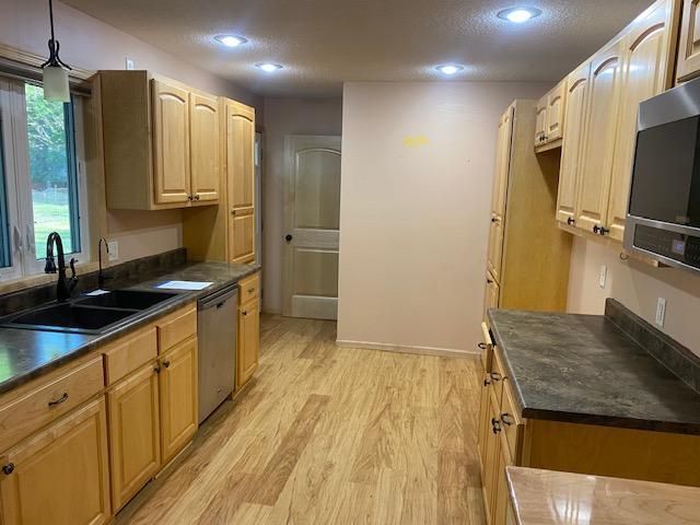 108 Knollwood Dr, Redwood Falls, MN 56283