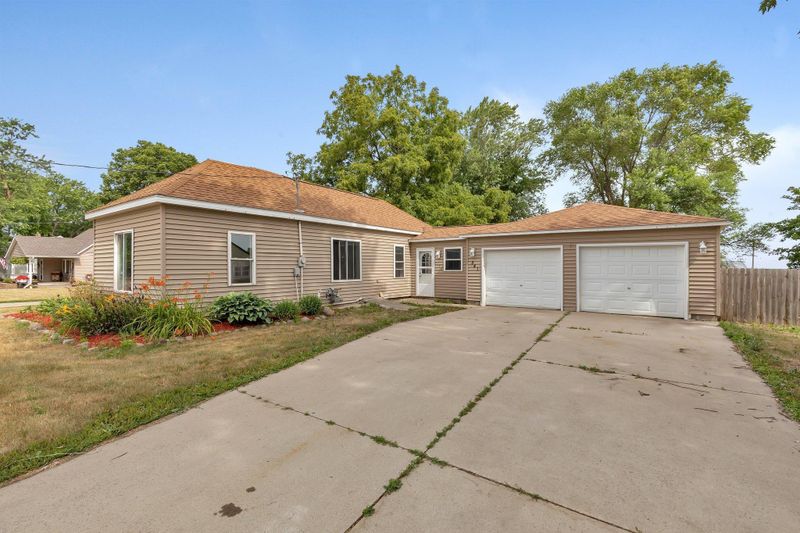 541 Hazel Ave E, Kimball, MN 55353