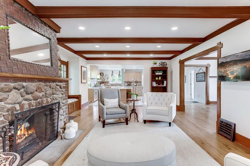 1275 Lilac Ln, Excelsior, MN 55331