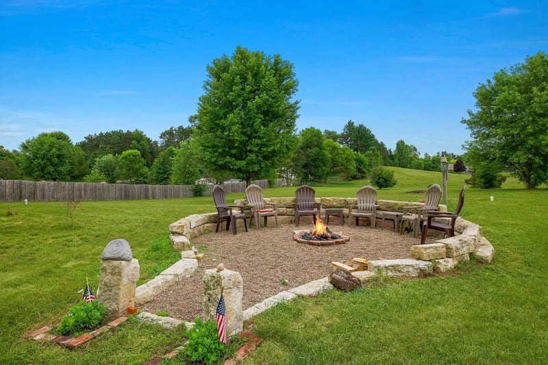 W25091 Quarterhorse Ln, Trempealeau, WI 54661