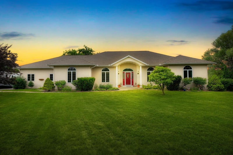 W25091 Quarterhorse Ln, Trempealeau, WI 54661